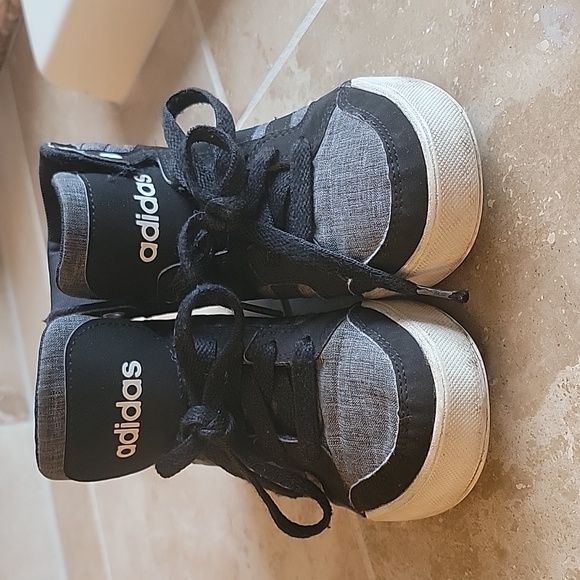 Boys Adidas Hightop Sneakers - Picture 4 of 4